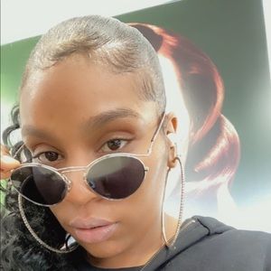 Meet your Posher, Alexis